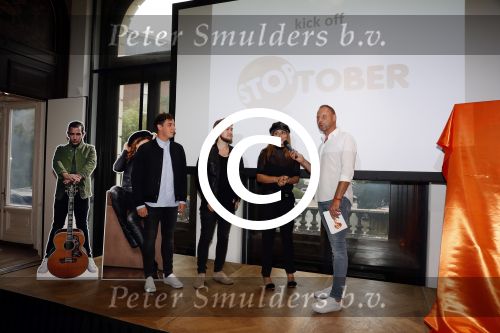 Amsterdam 8 september 2017
Presentatie 3 ambassadeurs die dit jaar gaan stoppen met roken met Stoptober, namelijk zanger Nielson, zakenvrouw Olcay Gulsen en radio-DJ Koen Hansen in Vondel CS