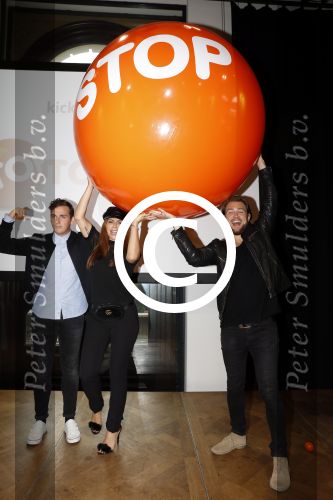 Amsterdam 8 september 2017
Presentatie 3 ambassadeurs die dit jaar gaan stoppen met roken met Stoptober, namelijk zanger Nielson, zakenvrouw Olcay Gulsen en radio-DJ Koen Hansen in Vondel CS