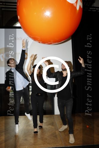 Amsterdam 8 september 2017
Presentatie 3 ambassadeurs die dit jaar gaan stoppen met roken met Stoptober, namelijk zanger Nielson, zakenvrouw Olcay Gulsen en radio-DJ Koen Hansen in Vondel CS