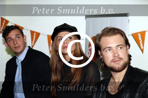 Amsterdam 8 september 2017
Presentatie 3 ambassadeurs die dit jaar gaan stoppen met roken met Stoptober, namelijk zanger Nielson, zakenvrouw Olcay Gulsen en radio-DJ Koen Hansen in Vondel CS