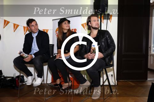 Amsterdam 8 september 2017
Presentatie 3 ambassadeurs die dit jaar gaan stoppen met roken met Stoptober, namelijk zanger Nielson, zakenvrouw Olcay Gulsen en radio-DJ Koen Hansen in Vondel CS