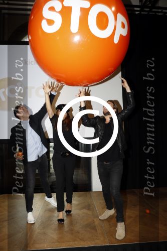 Amsterdam 8 september 2017
Presentatie 3 ambassadeurs die dit jaar gaan stoppen met roken met Stoptober, namelijk zanger Nielson, zakenvrouw Olcay Gulsen en radio-DJ Koen Hansen in Vondel CS