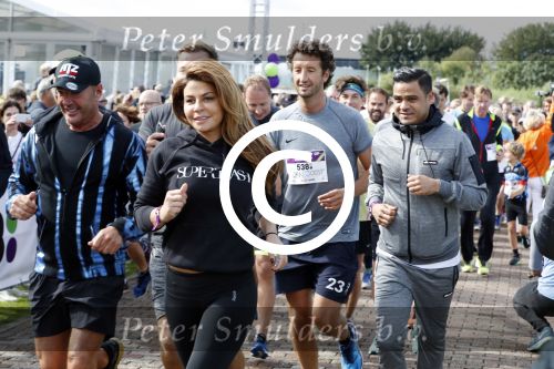 Amsterdam 9 september 2017
Edwin Evers staat op Run van radio 538 bij het Science park. Olcay Gulsen met vriend Frans