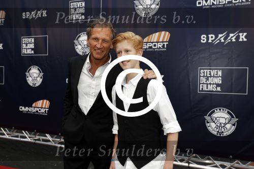 Apeldoorn 2 september 2017
Premiere Spaak in Omnisport . De hoofdrollen worden oa gespeeld door Tim Douwsma Aart Staartjes en Saskia Elise. Steven de Jong is de producent
Owen Kaat en Steven de Jong