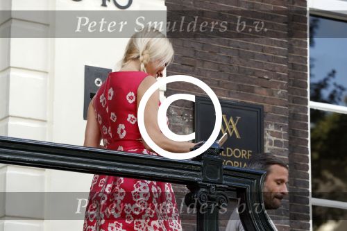 Amsterdam 3 september 2017  
Pamela Anderson vertrekt uit het Waldorf Astoria Hotel