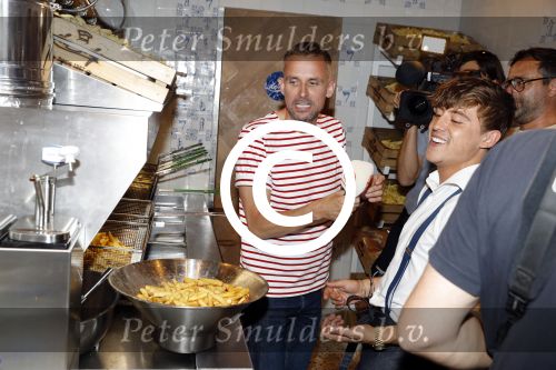 Amsterdam 21 juli 2017 
Lil Kleine en zijn beste vriend Daniel Lam openen een patatzaak bij het rembrandsplein. De zaak heet de Belg. Patrick Martens