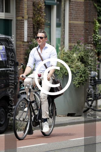 Amsterdam 5 juli 2017
Henry van Loon op terrasPaul Groot op de fiets in Amsterdam