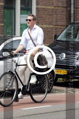 Amsterdam 5 juli 2017
Henry van Loon op terrasPaul Groot op de fiets in Amsterdam