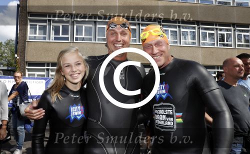 Amsterdam 3 september 2017  
ALS Cityswim in de amsterdamse grachten. Pieter v d Hoogenband met Rintje Ritsma en ...