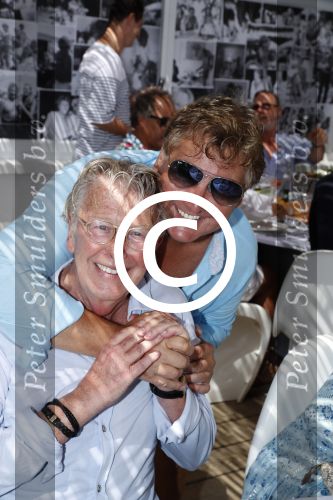 Saint Tropez 3 augustus 2017
Jan des Bouvrie viert zijn 75e verjaardag met familie en vrienden bij Tropezina. Jan met Rene en Natasja Froger