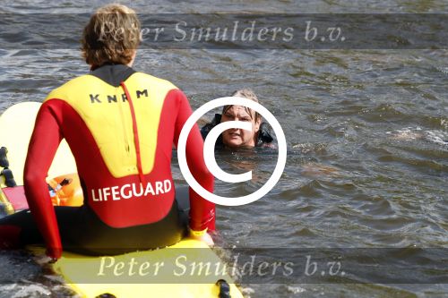 Amsterdam 3 september 2017  
ALS Cityswim in de amsterdamse grachten. Rene Froger wordt aangemoedigd door zijn vrouw Natasja