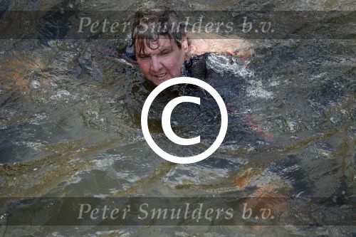 Amsterdam 3 september 2017  
ALS Cityswim in de amsterdamse grachten. Rene Froger wordt aangemoedigd door zijn vrouw Natasja