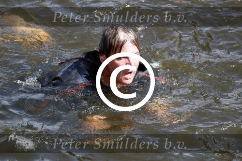 Amsterdam 3 september 2017  
ALS Cityswim in de amsterdamse grachten. Rene Froger wordt aangemoedigd door zijn vrouw Natasja
