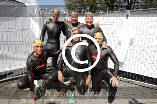 Amsterdam 3 september 2017  
ALS Cityswim in de amsterdamse grachten. Rene Froger wordt aangemoedigd door zijn vrouw Natasja