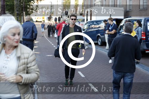 Amsterdam 3 september 2017  
ALS Cityswim in de amsterdamse grachten. Johnny de Mol jr en Rick Brandsteder zemmen met Ralph en Carlijn de Vies en hun kinderen  zoon Daniel en  hun dochter