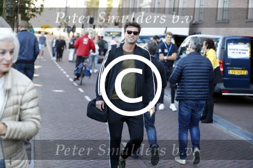 Amsterdam 3 september 2017  
ALS Cityswim in de amsterdamse grachten. Johnny de Mol jr en Rick Brandsteder zemmen met Ralph en Carlijn de Vies en hun kinderen  zoon Daniel en  hun dochter