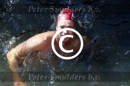 Amsterdam 3 september 2017  
ALS Cityswim in de amsterdamse grachten. Johnny de Mol jr en Rick Brandsteder zemmen met Ralph en Carlijn de Vies en hun kinderen  zoon Daniel en  hun dochter