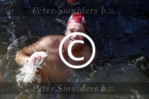 Amsterdam 3 september 2017  
ALS Cityswim in de amsterdamse grachten. Johnny de Mol jr en Rick Brandsteder zemmen met Ralph en Carlijn de Vies en hun kinderen  zoon Daniel en  hun dochter