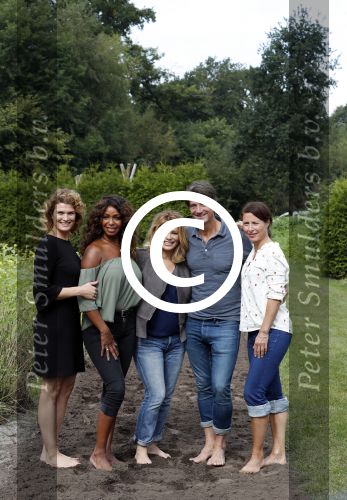 t Harde 5 september 2017
Presentatie cast Opvliegers. Antje Monteiro, Anouk van Nes, Joanne Telesford, Sandra Mattie,
Producent is  Rick Engelkes