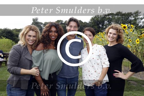 t Harde 5 september 2017
Presentatie cast Opvliegers. Antje Monteiro, Anouk van Nes, Joanne Telesford, Sandra Mattie,
Producent is  Rick Engelkes