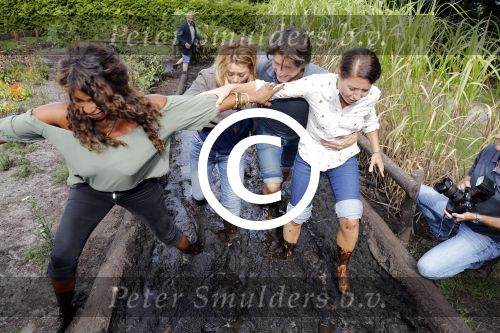 t Harde 5 september 2017
Presentatie cast Opvliegers. Antje Monteiro, Anouk van Nes, Joanne Telesford, Sandra Mattie,
Producent is  Rick Engelkes