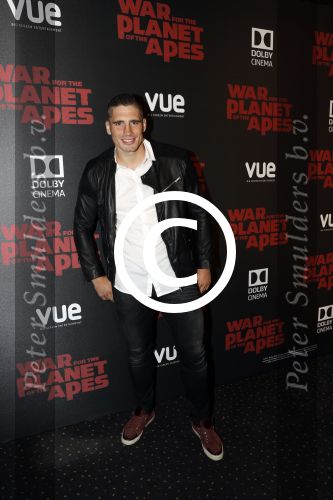 Hilversum 11 juli 2017
Premiere war of the planet of the apes in bioscoop Hilversum. Rico Verhoeven met zijn zwangere vrouw en met fans