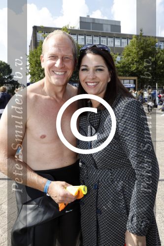 Amsterdam 3 september 2017  
ALS Cityswim in de amsterdamse grachten. Rintje Ritsma met vriendin