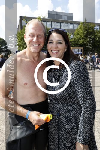 Amsterdam 3 september 2017  
ALS Cityswim in de amsterdamse grachten. Rintje Ritsma met vriendin
