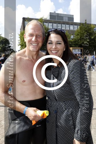 Amsterdam 3 september 2017  
ALS Cityswim in de amsterdamse grachten. Rintje Ritsma met vriendin