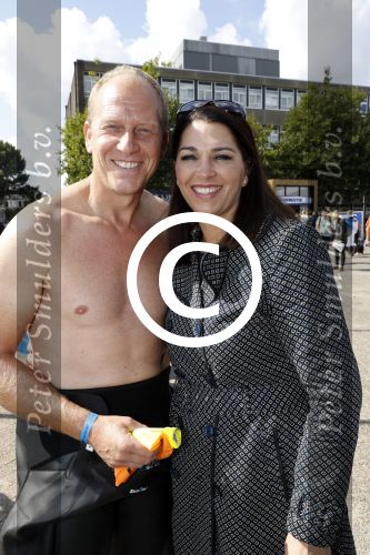 Amsterdam 3 september 2017  
ALS Cityswim in de amsterdamse grachten. Rintje Ritsma met vriendin