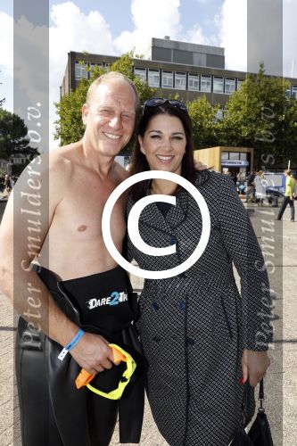 Amsterdam 3 september 2017  
ALS Cityswim in de amsterdamse grachten. Rintje Ritsma met vriendin
