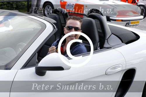 Heteren 9 juli 2017
Event Posche Centrum Gelderland met politie porsches en Harley davidson. Rob Geus in zijn porsche cabrio