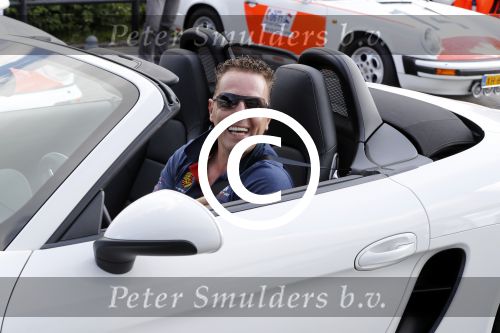 Heteren 9 juli 2017
Event Posche Centrum Gelderland met politie porsches en Harley davidson. Rob Geus in zijn porsche cabrio