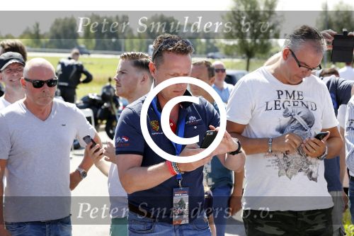 Heteren 9 juli 2017
Event Posche Centrum Gelderland met politie porsches en Harley davidson. Rob Geus in zijn porsche cabrio