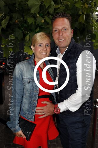 Hilversum 11 juli 2017
Premiere war of the planet of the apes in bioscoop Hilversum. Rob Geus met zijn zwangere vrouw
