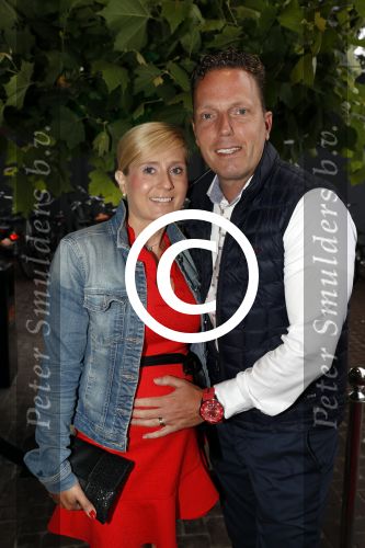 Hilversum 11 juli 2017
Premiere war of the planet of the apes in bioscoop Hilversum. Rob Geus met zijn zwangere vrouw