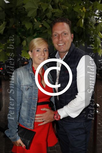 Hilversum 11 juli 2017
Premiere war of the planet of the apes in bioscoop Hilversum. Rob Geus met zijn zwangere vrouw