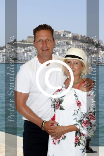 ibiza 24 juni 2017 
Rob Geus met zijn zwangere vrouw op vakantie op ibiza