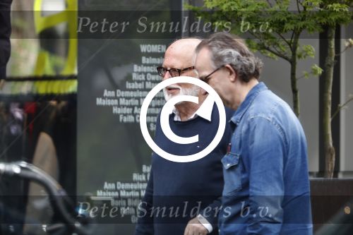 Amsterdam 15 juli 2017  
Rob Houwer met Ate de Jongh op de cornelis schuytstraat