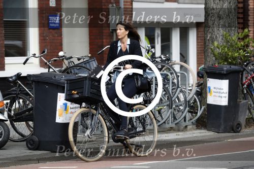 Amsterdam 7 september 2017 
Robine v d Meer met dochter op de fiets in amsterdam