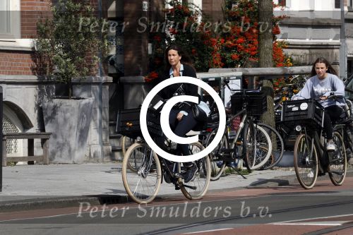 Amsterdam 7 september 2017 
Robine v d Meer met dochter op de fiets in amsterdam
