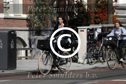 Amsterdam 7 september 2017 
Robine v d Meer met dochter op de fiets in amsterdam