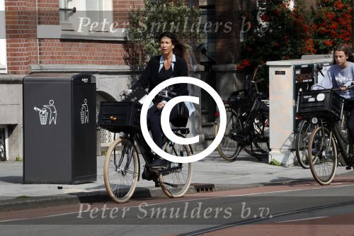 Amsterdam 7 september 2017 
Robine v d Meer met dochter op de fiets in amsterdam