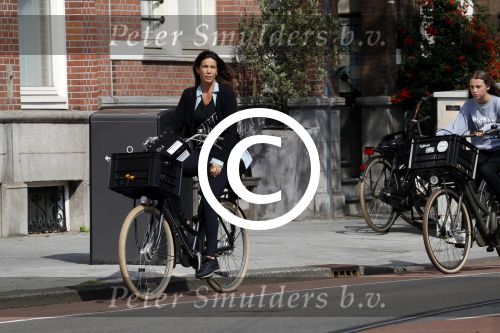 Amsterdam 7 september 2017 
Robine v d Meer met dochter op de fiets in amsterdam
