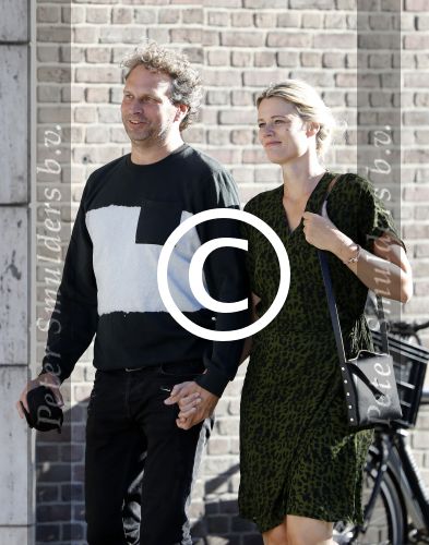 Leiden 2 juli 2017 
Jochem Myjer en zijn vriendin Marloes Novan vieren de 40e verjaardag van Jochem met familie en vrienden. Ronald Molendijk met zijn vrouw Angelique Breve