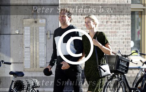 Leiden 2 juli 2017 
Jochem Myjer en zijn vriendin Marloes Novan vieren de 40e verjaardag van Jochem met familie en vrienden. Ronald Molendijk met zijn vrouw Angelique Breve