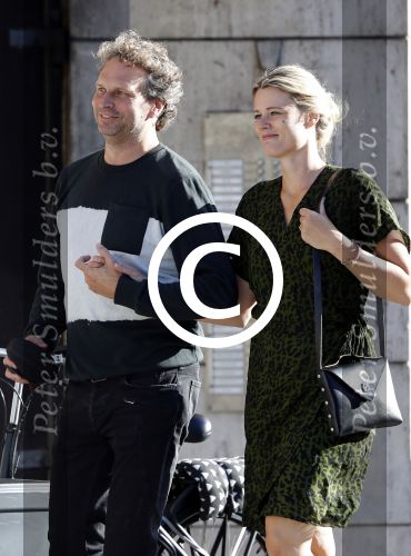 Leiden 2 juli 2017 
Jochem Myjer en zijn vriendin Marloes Novan vieren de 40e verjaardag van Jochem met familie en vrienden. Ronald Molendijk met zijn vrouw Angelique Breve