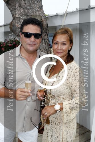 Saint Tropez 3 augustus 2017
Jan des Bouvrie viert zijn 75e verjaardag met familie en vrienden bij Tropezina. Ronald Egger met vriendin Loraine