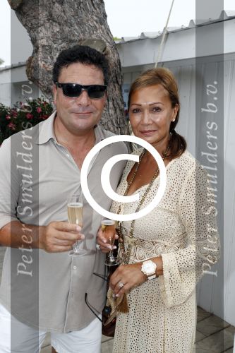 Saint Tropez 3 augustus 2017
Jan des Bouvrie viert zijn 75e verjaardag met familie en vrienden bij Tropezina. Ronald Egger met vriendin Loraine