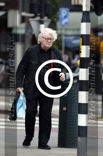 Amsterdam 28 juli 2017
Rudi Fuchs op straat in amsterdam.